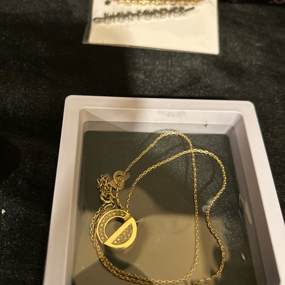 Chris Dior Elegant Gold Necklace with Pendant - Picture 1 of 4